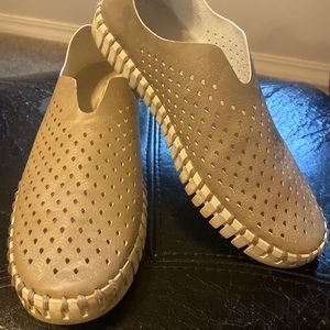 Isle Jacobsen perforated Slip-on shoes